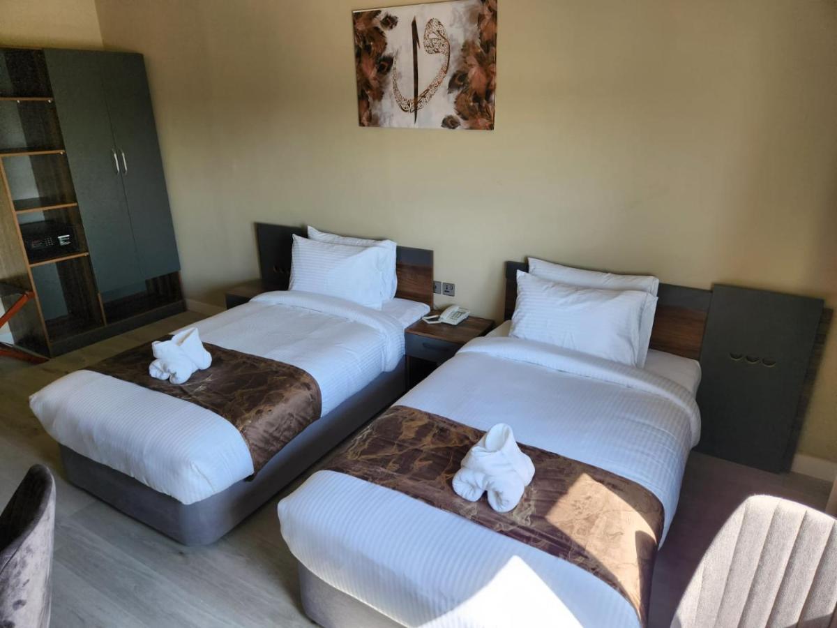 Quarto Deluxe com 2 Camas de Solteiro